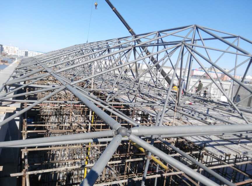 钦州商贸城屋顶网架工程